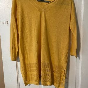 Women’s yellow 3 quarter length top
